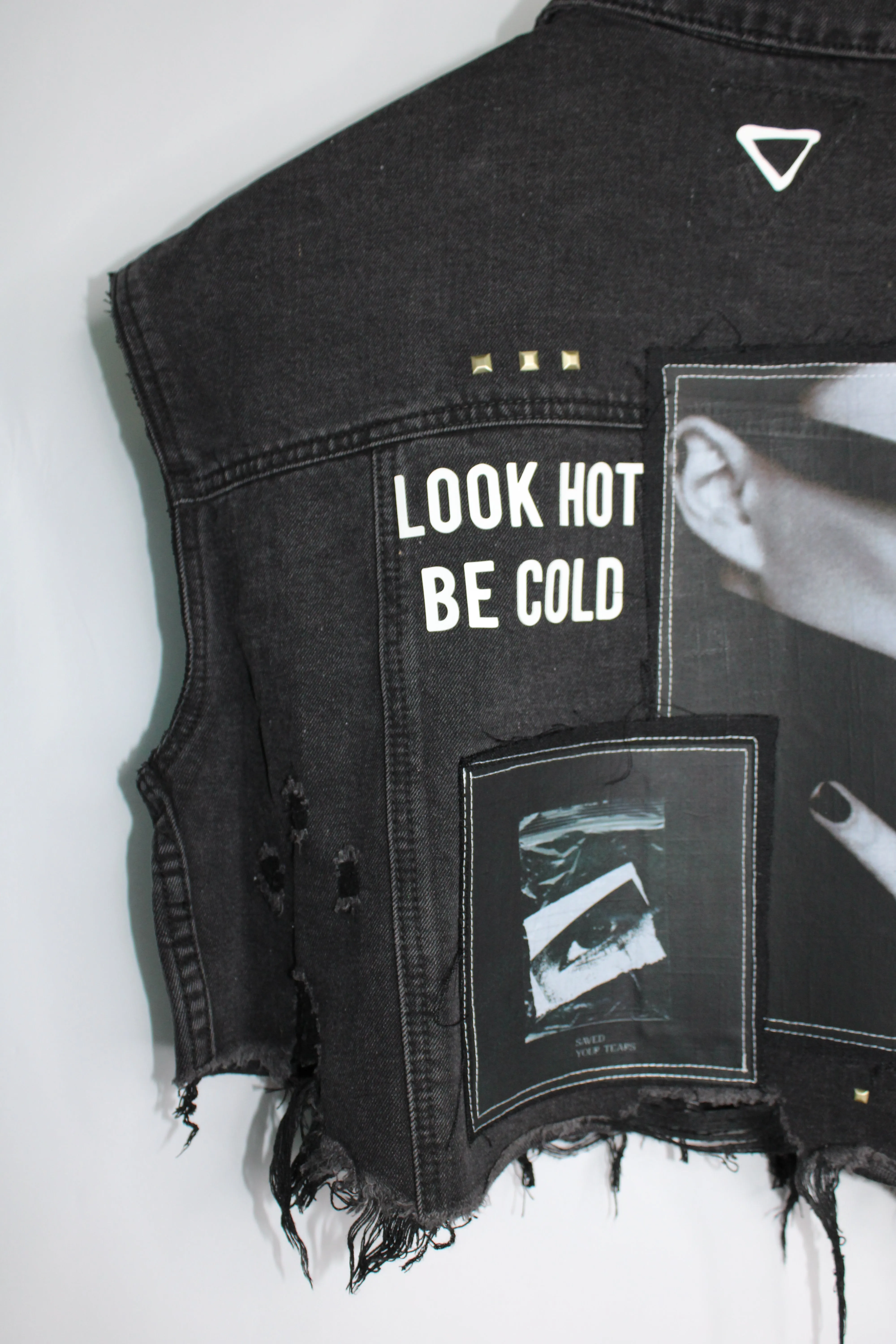 LOOK HOT BE COLD Crop Denim Vest